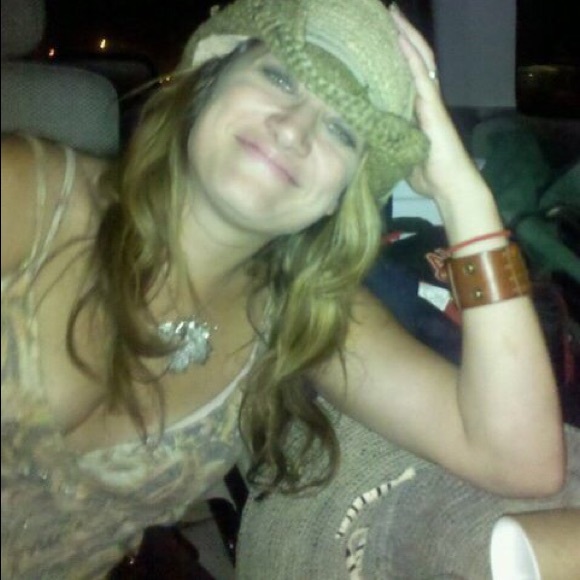 Meet your Posher, Shalyn - Picture 3 of 3